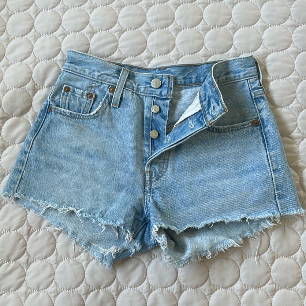 Levi’s high waisted 501 denim shorts size W23